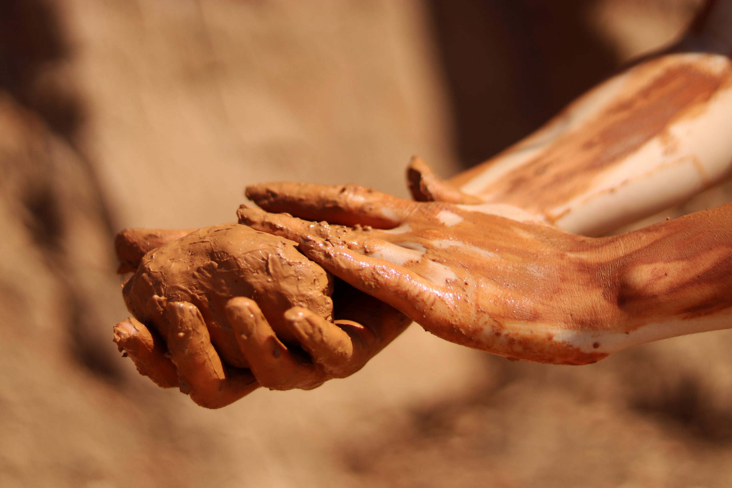 Natural,Terracotta,Clay,Piece,Held,In,Hands.,Wet,Clay,Material